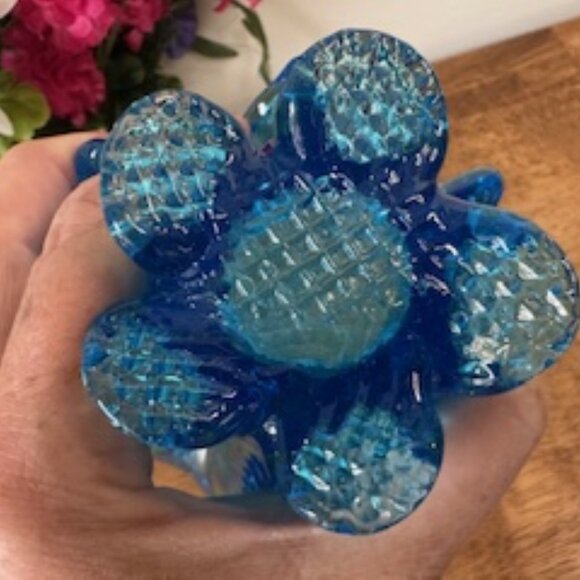 Chalet Glass Art Basket – Vintage Canadian‎ Blue Sculptural Blown Glass - Picture 5 of 5